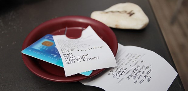 Kassenbons nur noch mit Handschuhen anfassen? Ticket de caisse à la française: Auch Europa macht sich Gedanken über Bisphenol A.