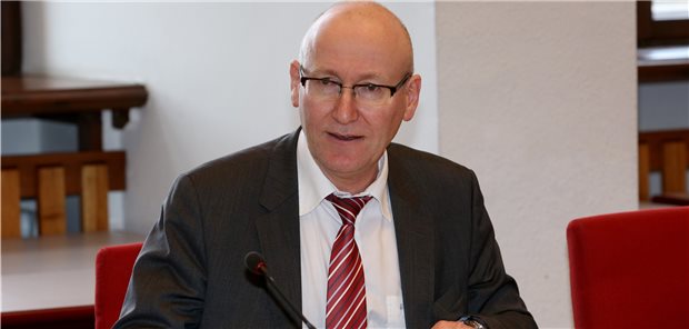 Chefwechsel an Unikliniken soll Lage beruhigen Tilmann Schweisfurth, ehemaliger Präsident des Landesrechnungshofes in Meckelnburg-Vorpommern, soll die Aufsichtsratsposten an den Unikliniken Rostock und Greifswald übernehmen.