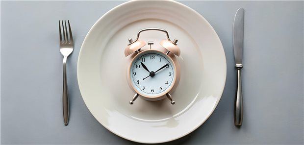 Time-restricted-eating erwies sich in der Studie als gut verträgliche Ernährungsstrategie zur Gewichtskontrolle – ohne offensichtliche negative Auswirkungen auf die allgemeine Schlafgesundheit und das psychische Wohlbefinden bei Männern und Frauen.