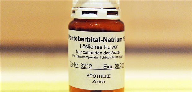 DGHO fordert klaren Rechtsrahmen für ärztlich assistierte Selbsttötung Todbringendes Medikament – hier eine leere Flasche mit Pentobarbital-Natrium.