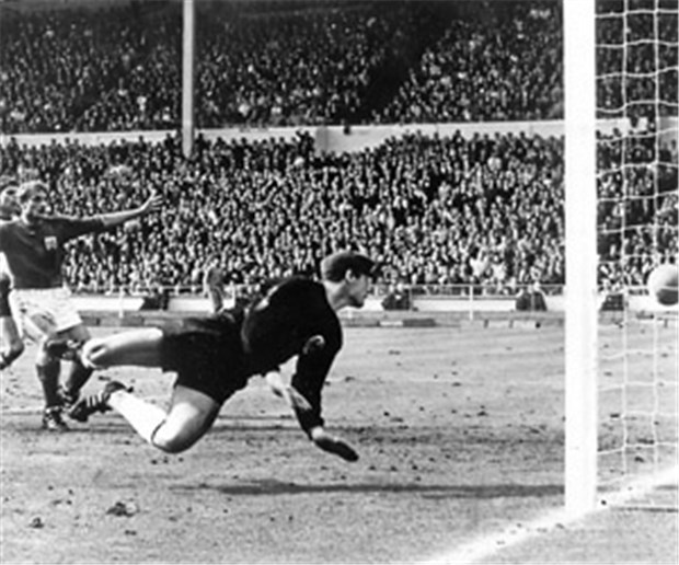 Waren unsere Wembley-Helden gedopt? Tor oder doch nicht? Das Endspiel der Fußball-WM 1966 ging in die Geschichte ein.