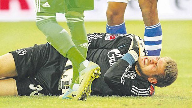 Fußball: Verletzungen schmälern Teamerfolg nicht Torwart Lars Unnerstall am Boden. In dieser Situation wohl nur ein geringer Trost, dass eigentlich Mittelfeldspieler am stärksten verletzungsgefährdet sind.