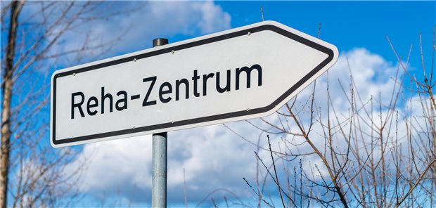 Wegweiser zu einem Reha-Zentrum.