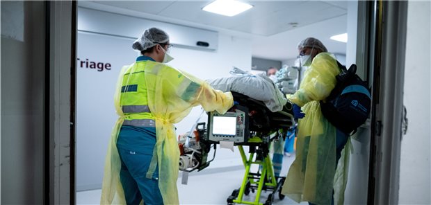 Transport eines COVID-Patienten von Holland nach Deutschland während der Hochphase der Pandemie im Nachbarland.