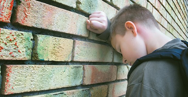 Deutsche Schüler denken häufiger an Suizid Traurig: Schüler in Deutschland denken vergleichweise häufig an Suizide.
