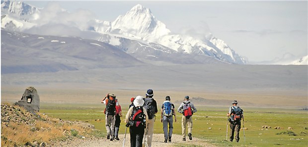 Diese Akuttherapie lässt Hypertoniker Berge erklimmen Trekking auf über 3000 Meter ist auch bei milder Hypertonie eine Belastung.