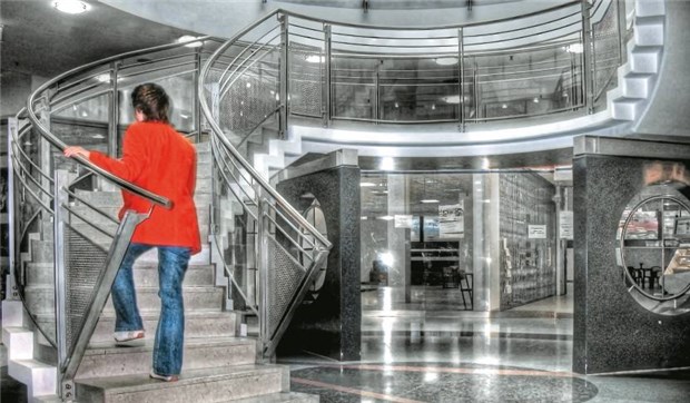 Aktiv im Alltag - das macht schlank Treppe statt Aufzug, Fahrrad statt Auto - ein gutes Verhaltensmuster, um Fett zu verbrennen.