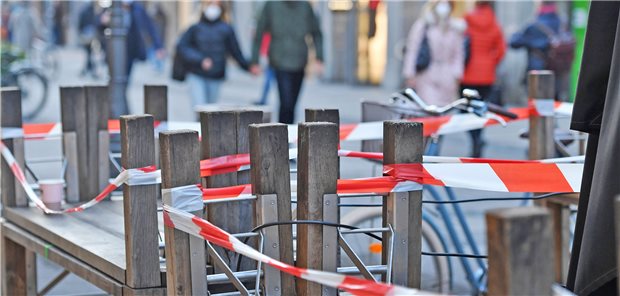 Mehr Flexibilität oder härterer Lockdown – Streit vor dem nächsten Gipfel Tristes Bild in den Innenstädten: Hinsetzen zum Verzehr ist verboten, auch die Außenbewirtschaftung bleibt zunächst weiterhin untersagt.