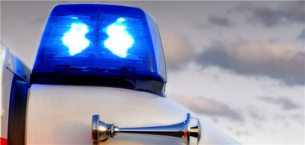 Betrunkener behindert Rettungswagen - Gericht verhängt Bewährungsstrafe Trotz Blaulichts hatte ein Rettungswagen keine freie Fahrt, weil ein Mann die Sanitäter an der Weiterfahrt hinderte. Nun setzte es eine Strafe für ihn.