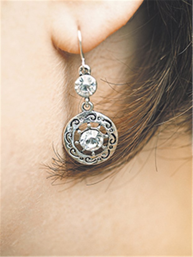 Bei Kontaktallergenen liegt Nickel immer noch an der Spitze Trotz EU-Nickelverordnung werden die Grenzwerte im Modeschmuck häufig überschritten.