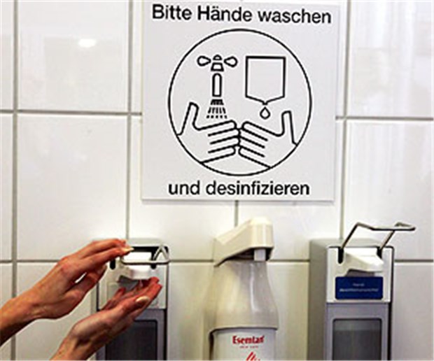 So gefährlich sind deutsche Kliniken Trotz aller Aufklärung: Bei der Händedesinfektion werden immer wieder Fehler gemacht.