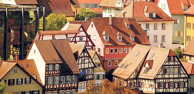 Nachwehen für Privatvermieter? Trügerische Idylle? Privaten Eigentümern vermieteter Bestandsimmobilien könnte eine Sanierungspflicht drohen - je nach Koalition in Berlin.