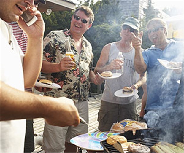 Morbus Mann Typisch Mann: Grillen und Alkohol. Bekanntlich sind der übermäßige Genuss von Gegrilltem und alkoholhaltigen Getränken gesundheitsschädlich.