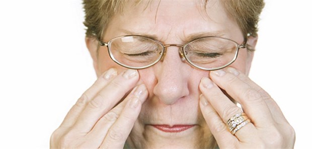 Typische Syptome einer Sinusitis: Druckgefühl und Schmerzen in den Nebenhöhlen.