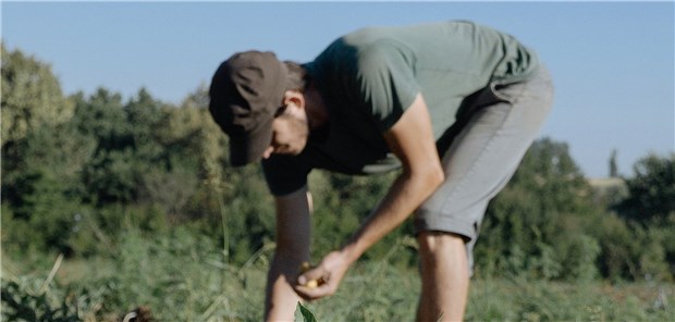 Viele Landwirte wissen nichts von ihrer Hauterkrankung UV-exponierte Außenarbeiten, etwa in der Landwirtschaft, werden immer noch primär von Männern erledigt.