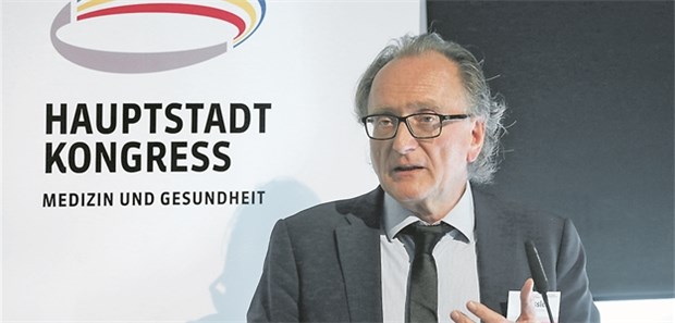 Es bleibt der Wunsch nach besseren Daten Über die neuen Herausforderungen für Politik und Versorgung in der Therapie von Krebs referierte Professor Bertram Häusler vom IGES Institut.