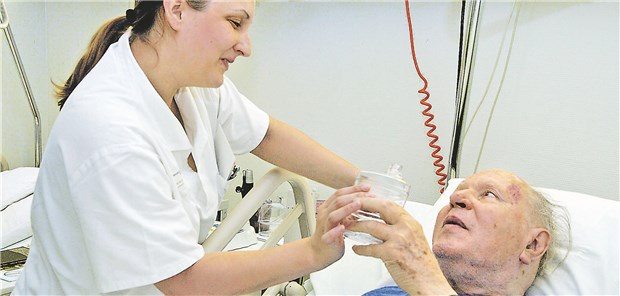 Vorerst nur ein Regelwerk der ersten Schritte Über viele Jahre hinweg haben Kliniken auf Kosten der Pflege gespart. Das soll sich nun ändern.