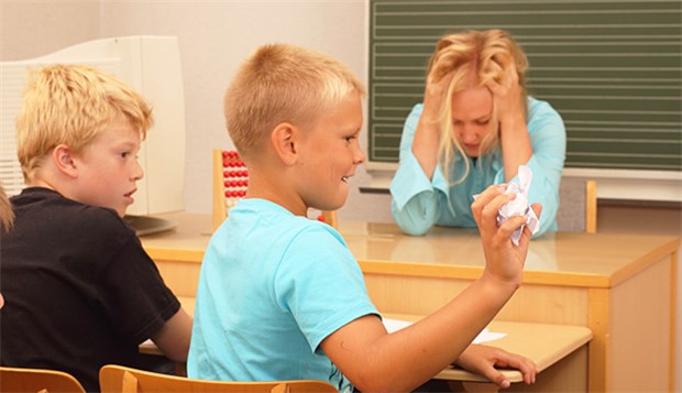 Das Burn-out-Dilemma der Lehrer Überfordert: Der Umgang mit Kindern und Jugendlichen wird häufig zu spät geübt.