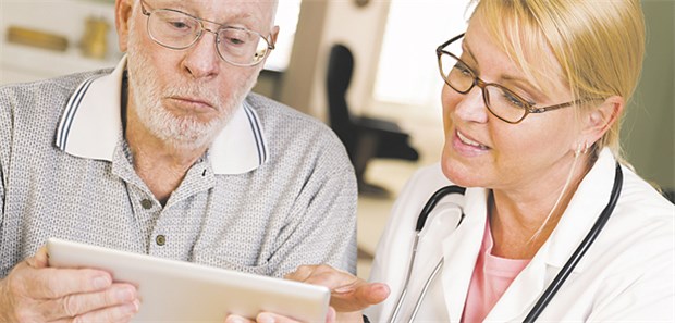 Arzneimittelkonto erhöht die Therapiesicherheit Überprüfung der Medikation: Das elektronische Arzneimittelkonto sollArzt und Patient früh vor Risiken warnen.