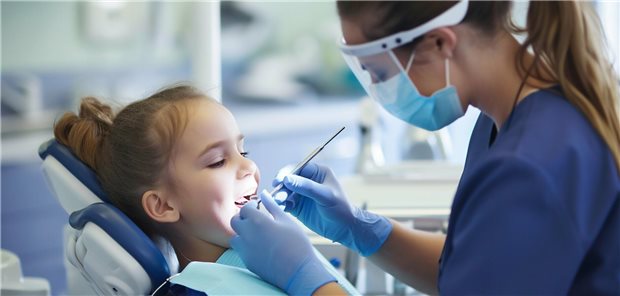 Übertherapie bei Mädchen? Die BARMER fordert  mehr wissenschaftlichen Untersuchungen zur kieferorthopädischen Versorgung.