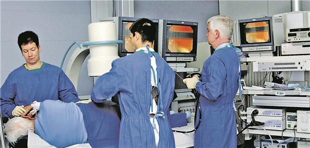 Überwachungskoloskopien sollten früher beginnen als bisher empfohlen, so die Empfehlung der Leitlinie.