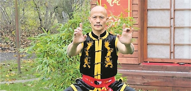 Die Therapiekünste eines Kung-Fu-Großmeisters Überzeugt auch Ärzte: Kung-Fu-Großmeister Chu Tan Cuong.