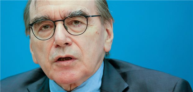 Charité verschiebt wieder planbare Operationen Ulrich Frei, Vorstand Krankenversorgung der Charité, bei der Pressekonferenz über die steigende Zahl der COVID-19-Patienten in den deutschen Großstädten teil.