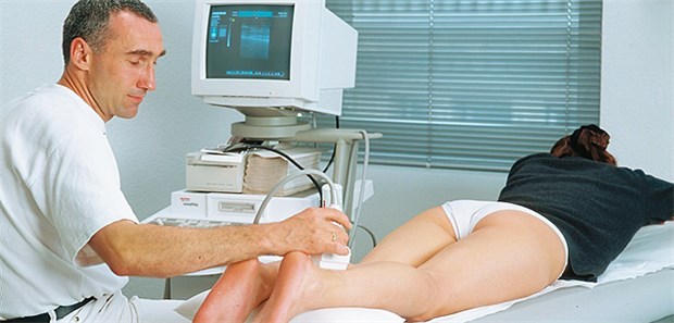 Nutzlos bei Achillessehnenleiden? Ultraschall bei Tendopathie der Achillessehne: Forscher zweifeln den diagnostischen Mehrwert an.