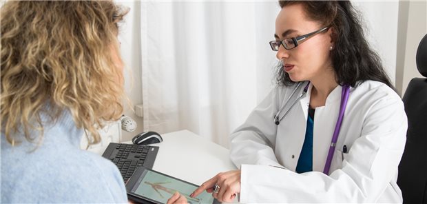 Um Rheuma-Patienten im Selbstmanagement ihrer Krankheit zu stärken, fehlt es im Versorgungsalltag schlicht an der Zeit. Dafür sollen vermehrt die Patientenschulungen dienen, fordert die Deutsche Gesellschaft für Rheumatologie.