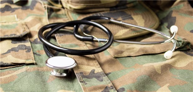 Vorsorge für den Ernstfall Stethoskop auf Uniform