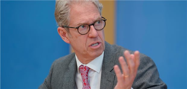 Regierung sieht keine Strafen für Corona-Terminschwänzer vor Um die Impfmoral hoch zu halten, schlägt KBV-Chef Dr. Andreas Gassen vor, für vollständig Geimpfte ab September alle Corona-Maßnahmen aufzuheben.