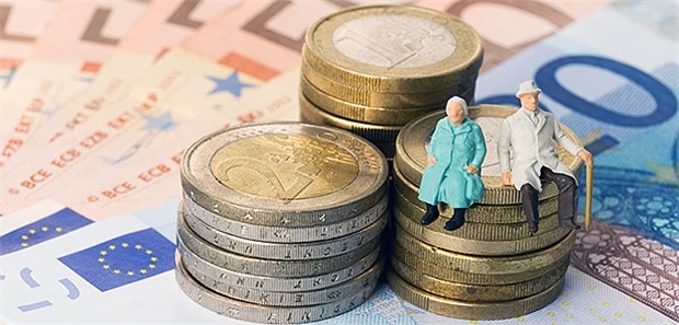 Pflegebeitrag wird weiter steigen Um die Pflege in 25 Jahren finanzieren zu können, muss der Beitragssatz erhöht werden, schätzen Experten.