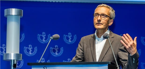 Ärztetag will Kindern in der Pandemie eine Stimme geben Um künftig Entscheidungen tatsächlich besser an den Bedürfnissen der Kinder auszurichten, seien nun bessere Daten notwendig, so Prof. Reinhard Berner aus Dresden beim Deutschen Ärztetag.