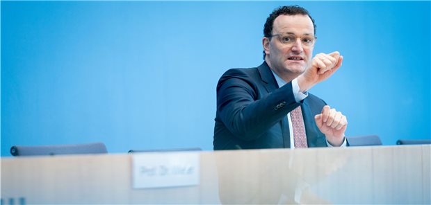 Spahn will Sanktionen gegen Vordrängler beim Impfen prüfen Gesundheitsminister Jens Spahn (CDU) äußerte sich am Freitag in Berlin zur aktuellen Corona-Lage.