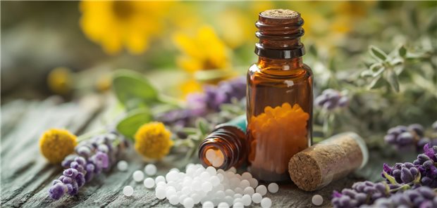 Kritik und Lob für Lauterbachs Homöopathie-Vorstoß Globuli-Fläschchen