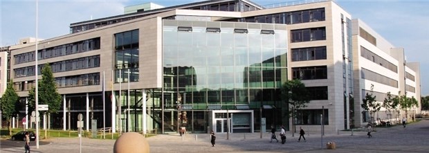 Die Expertise der Bonner Arzneibehörde ist in der EU gefragt Umzug mal anders herum. Das BfArM zog von Berlin nach Bonn. Im Bild das Hauptgebäude.