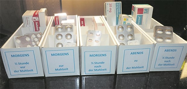 Unabgestimmte Multimedikation kann insbesondere bei alten Patienten schnell mal böse enden.