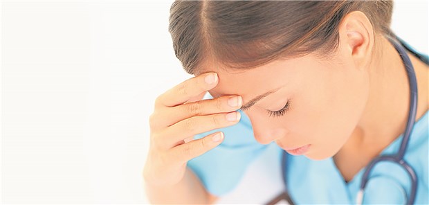 Da braucht es mehr als Rückenschule! Und noch eine Dokumentation: Stress und Erschöpfung lassen die Fehlzeiten bei Beschäftigten in Kliniken und Heimen steigen.