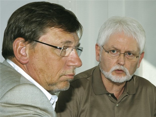 Kein Patentrezept für eine bessere Kooperation Uneins über Kernkompetenzen der jeweiligen Fachgruppe: Ulrich Weigeldt (li.) und Dr. Wolfram Hartmann.