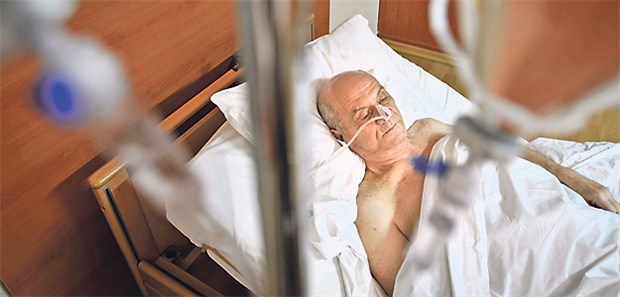 Auch mal Nein sagen Unerwünschte Nebenwirkungen einer Krebstherapie treten bei ältere Patienten rascher ein.