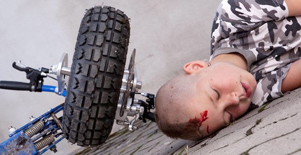 SHT quält Kinder langfristig Unfall: Nach einem Schädel-Hirn-Trauma kann es noch Jahre danach kognitive Defizite geben.