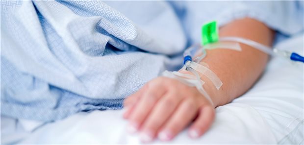 Unheilbar krebskrank: Zwei Drittel der Patienten berichteten in einer deutschen Studie kurz nach der Diagnose über eine erhebliche körperliche und emotionale Belastung.