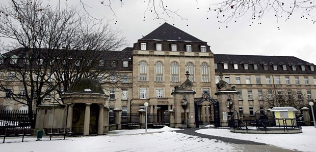 Kopfschmerzen in Mannheim, Zahnschmerzen an der Saar Uniklinikum Mannheim: Der Wissenschaftsrat verlangt eine stärkere Ausrichtung in Richtung Wissenschaft.
