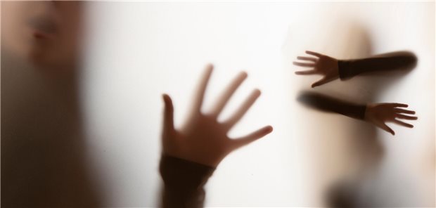 Unruhe kann zusammen mit anderen neuropsychiatrischen Symptomen ein Hinweis auf PANDAS sein.