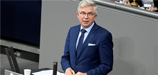 Gesetzentwurf für altersbezogene Corona-Impfpflicht in zwei Stufen vorgelegt „Unser Konzept ist verhältnismäßig, angemessen und effektiv“: FDP-Gesundheitspolitiker Professor Andrew Ullmann zum Vorschlag einer möglichen Impfpflicht ab 50 Jahren.