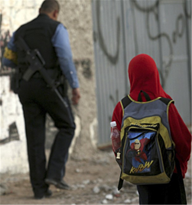 Mexikos Mafia droht mit Jagd auf Lehrer und Schüler Unsicherheit an Mexikos Schulen: Polizisten und Soldaten sollen für Sicherheit sorgen.