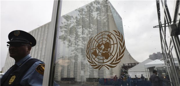Unter Hochsicherheitsvorkehrungen findet in New York am Sitz der Vereinten Nationen derzeit die 78. UN-Vollversammlung statt. Gesundheit jenseits von Corona und Pandemien spielt dieses Jahr erstmals eine herausragende Rolle.