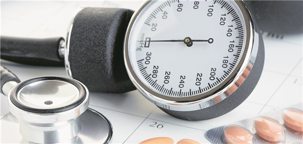 Unter Therapie mit einer Single Pill war die Hospitalisierungsrate von Patientin mit Hypertonie nur rund halb so hoch wie bei sonst identischen Patienten mit loser Kombination der drei Wirkstoffe.