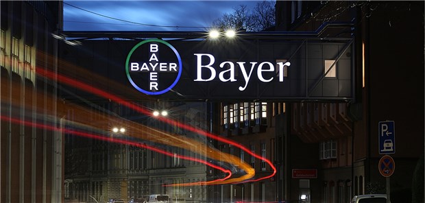 Bayer legt Studien zu Glyphosat offen Unter dem Bayer Kreuz am Werk in Wuppertal fahren Fahrzeuge hindurch. Der Pharma- und Chemiekonzern Bayer will in Deutschland 4500 Stellen abbauen.