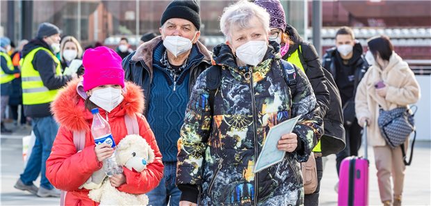 Unter den tausenden Flüchtlingen aus der Ukraine sind auch viele, die medizinische Behandlung benötigen. (Symbolbild mit Fotomodell)